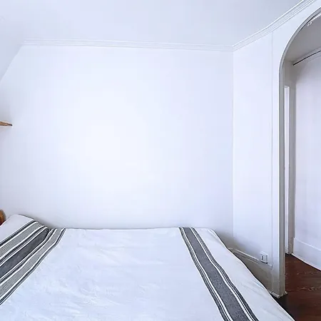 Appartement Cozy In The Heart Of Batignolles Parijs